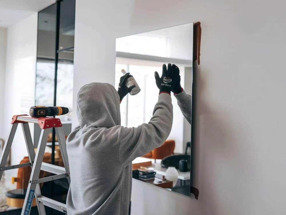 Jak przykleić lustro do tynku: 9 kroków do bezpiecznego montażu