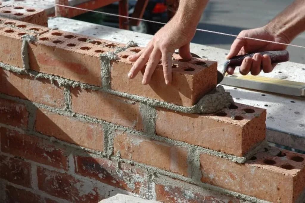 Z czego składa się zaprawa cementowa? Proporcje i składniki