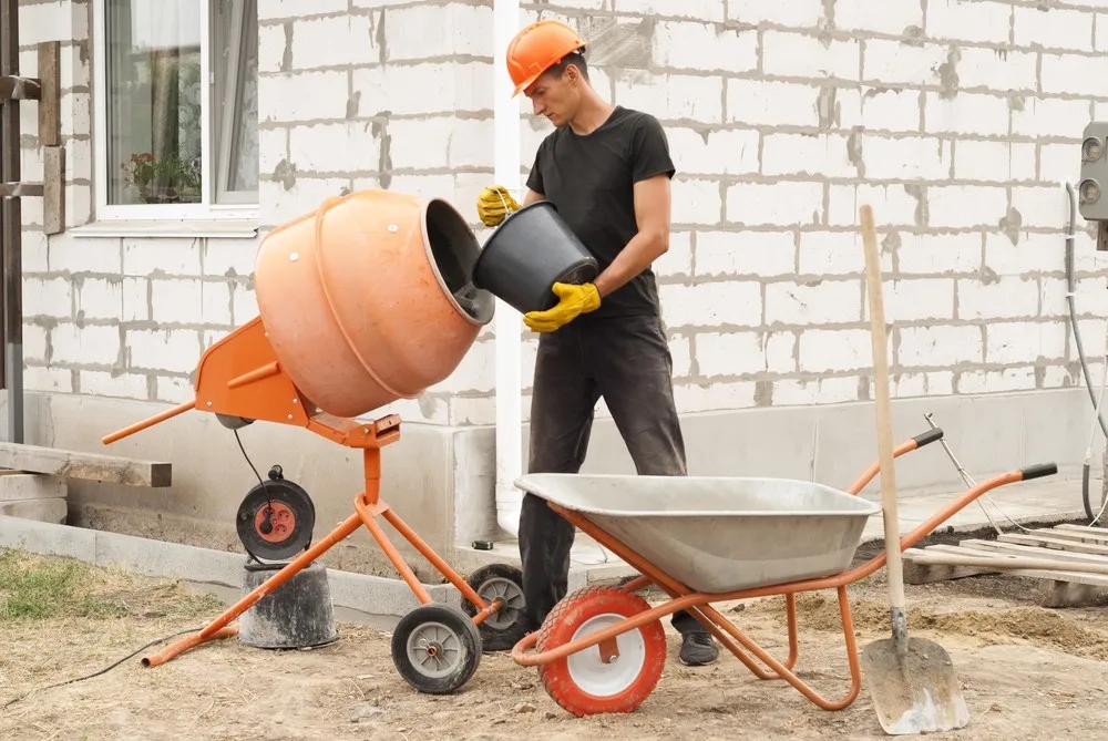 Jaką betoniarkę na 25 kg cementu wybrać, aby uniknąć problemów?
