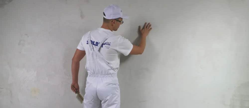 Jak przygotować stare ściany pod gładź, by uniknąć problemów z wykończeniem