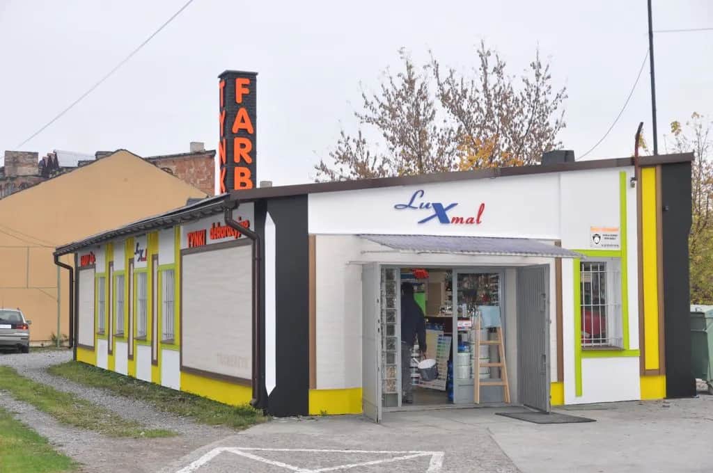 Jaką farbę do tynku strukturalnego wybrać, by uniknąć błędów?