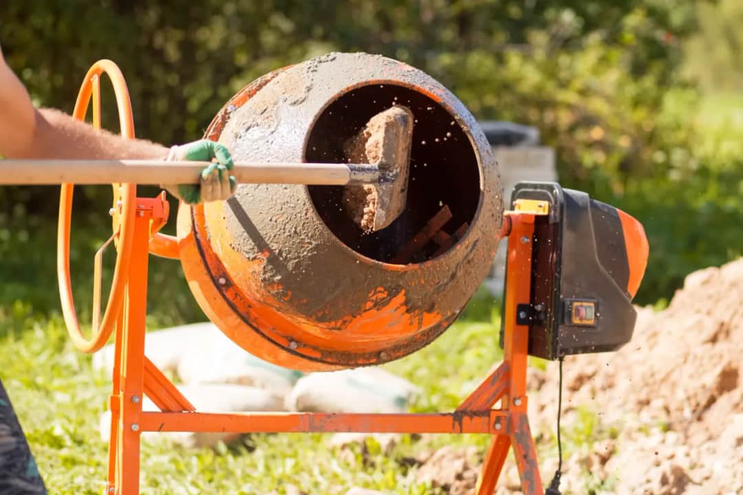 Ile cementu potrzebujesz do betoniarki 120l? Sprawdź proporcje!