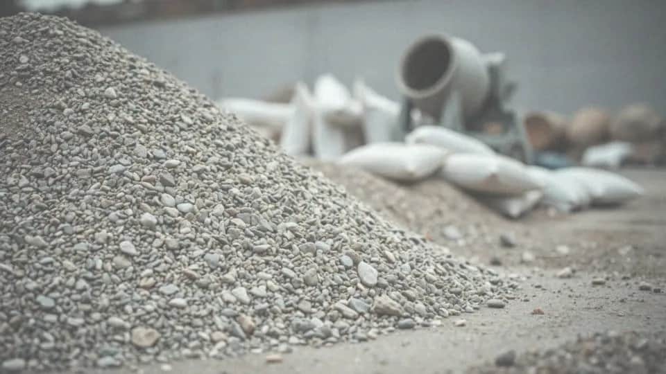 Ile cementu na betoniarkę 250l? Kluczowe proporcje do B20 betonu