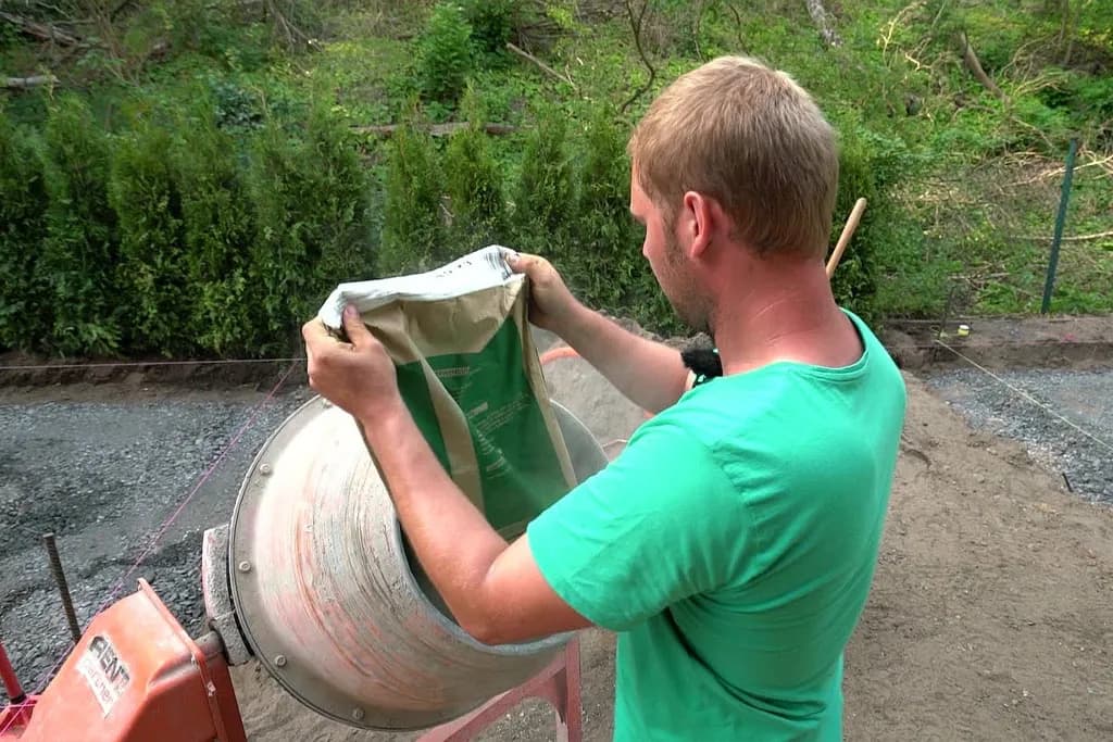 Ile betonu z betoniarki 150 litrów? Sprawdź, ile taczki uzyskasz