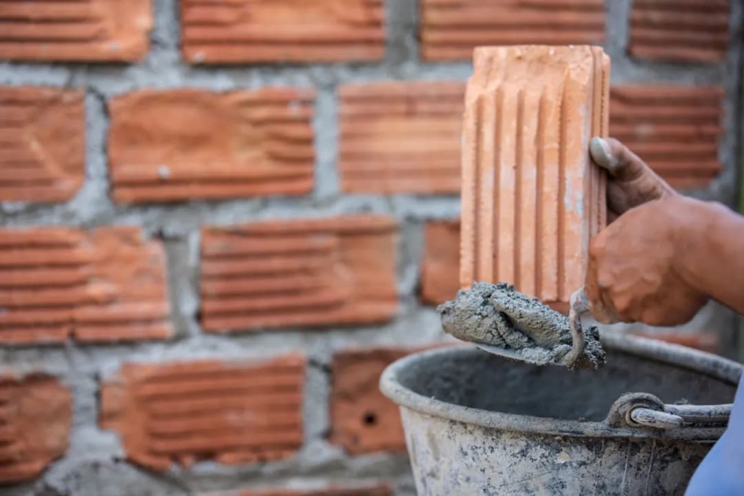 Jaką grubość powinna mieć zaprawa murarska dla idealnego murowania?