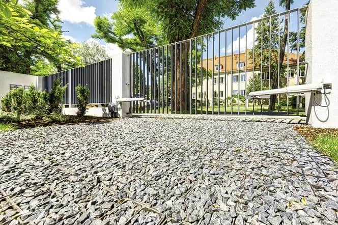 Ile kosztuje tona kruszywa na podjazd? Poznaj ceny i rodzaje